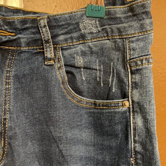 Ripped Blue jeans - Picture 3 of 7